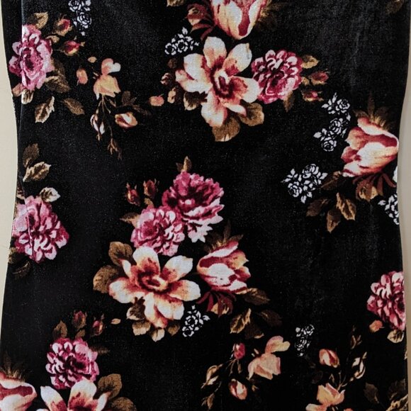 Vintage Seduction Off-the-Shoulder Floral Velvet Dress - Picture 4 of 11